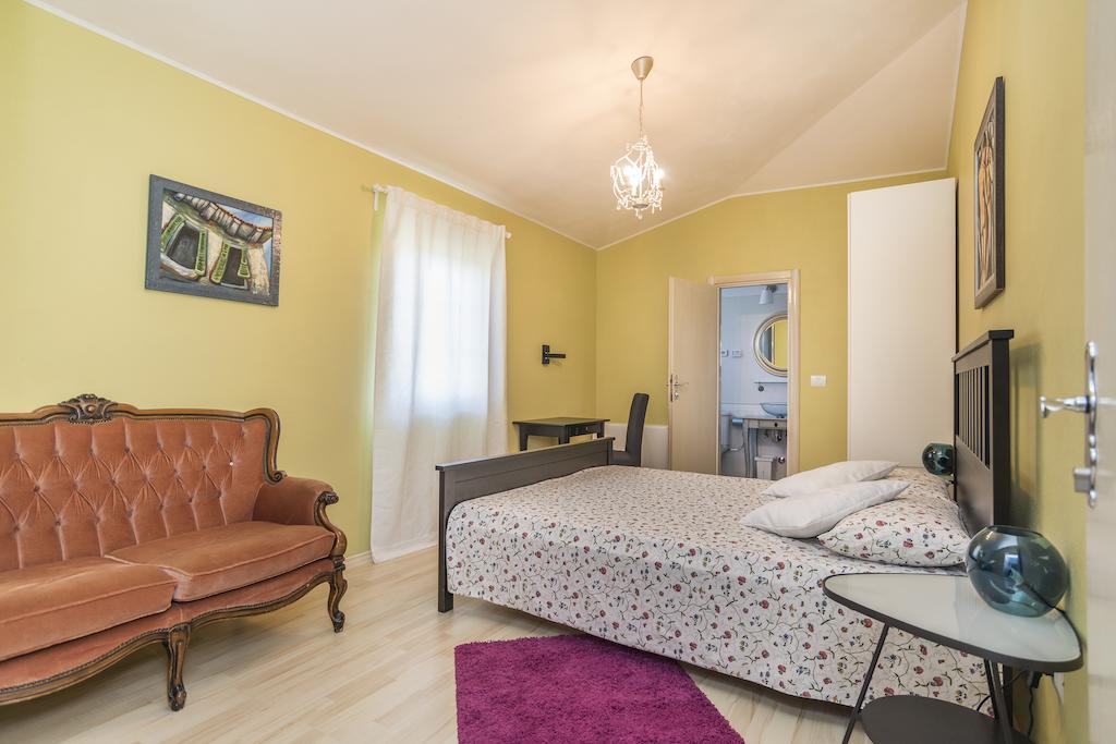 Apartments & Rooms Buoni Amici Murine Oda fotoğraf