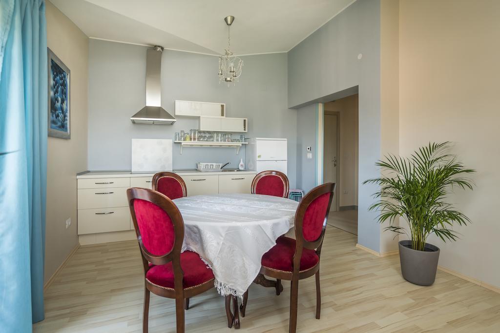 Apartments & Rooms Buoni Amici Murine Oda fotoğraf
