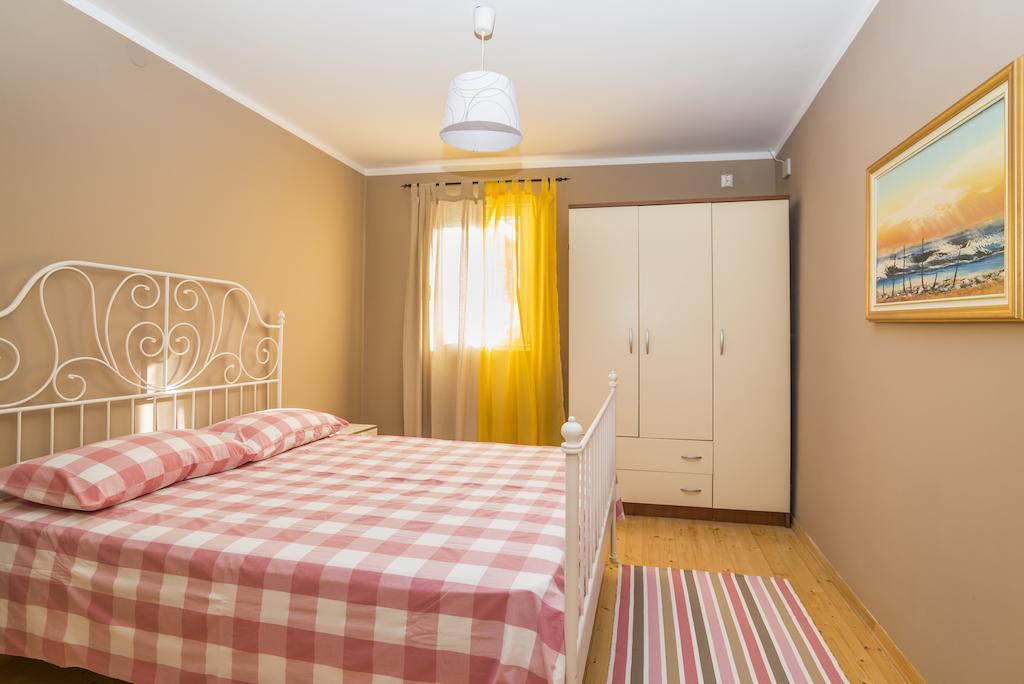 Apartments & Rooms Buoni Amici Murine Oda fotoğraf