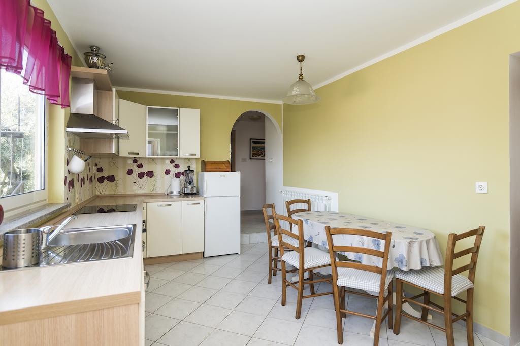 Apartments & Rooms Buoni Amici Murine Oda fotoğraf